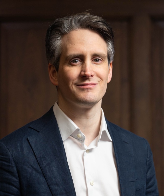 Dr Magnus Lynch
